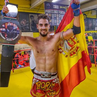 Campeón I.C.O Muay Thai -67kg. Pablo Castellano.